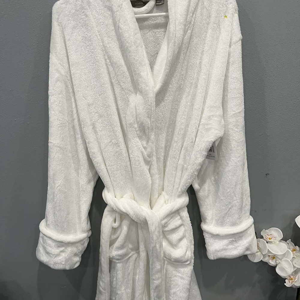 Luxurious White Women's Bathrobe